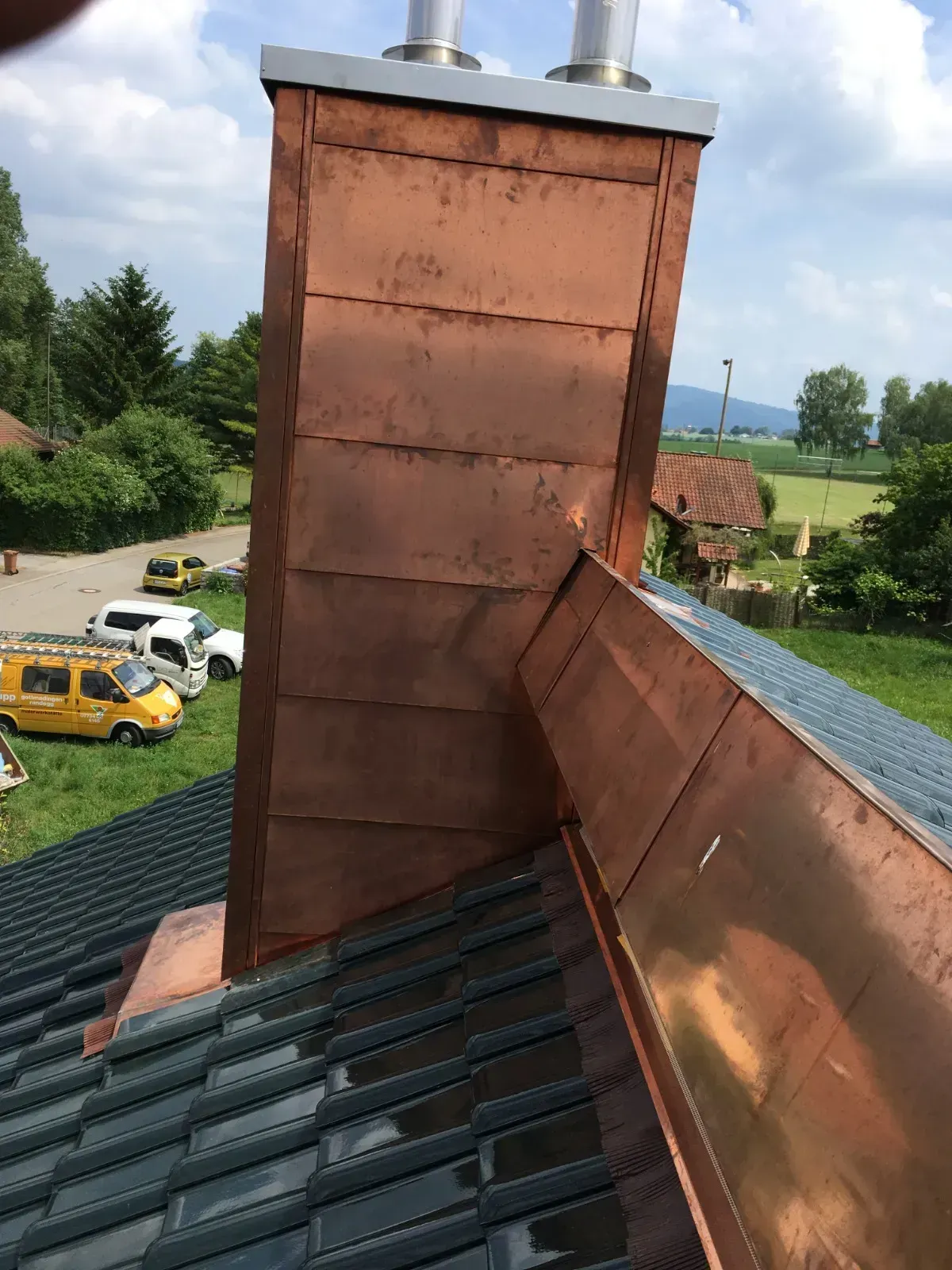 Spenglerarbeiten aus Kupfer: Kamin, Ortgang und Pultübergang