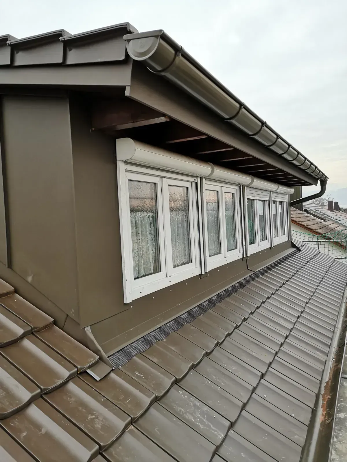 Maßgefertigte Gaubenverkleidung aus Aluminium
